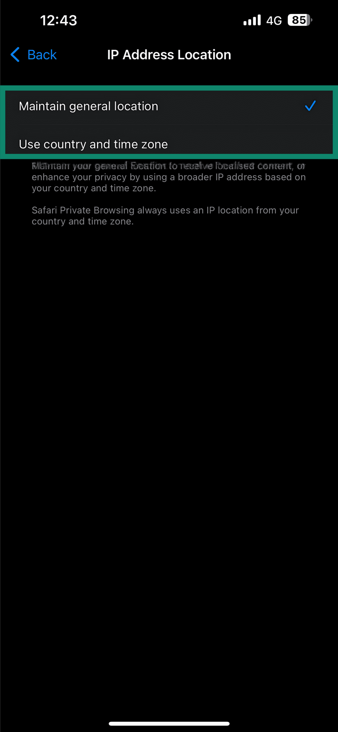 iCloud Private Relay settings screen, showing IP address location options.